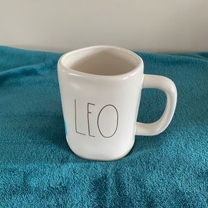 Rae Dunn “Leo” mug